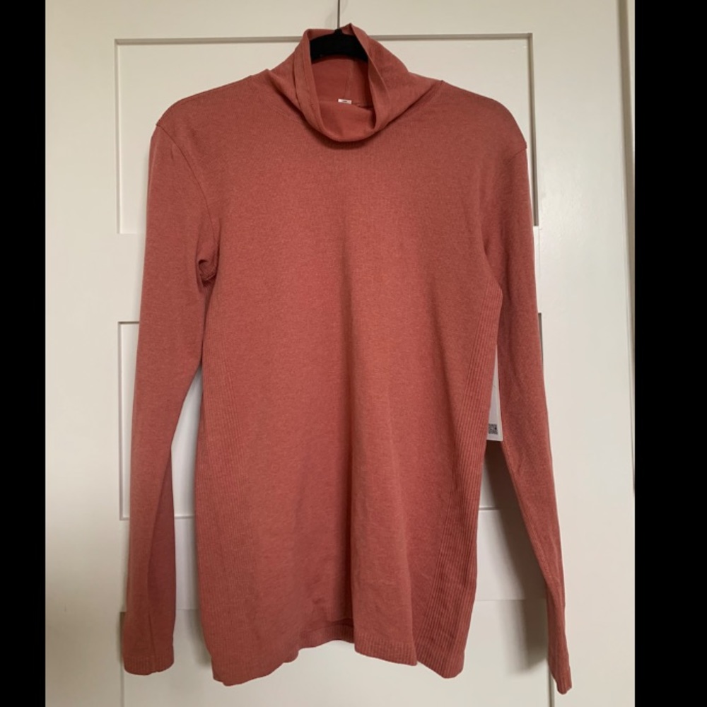 Lululemon Yin Vibes Turtleneck